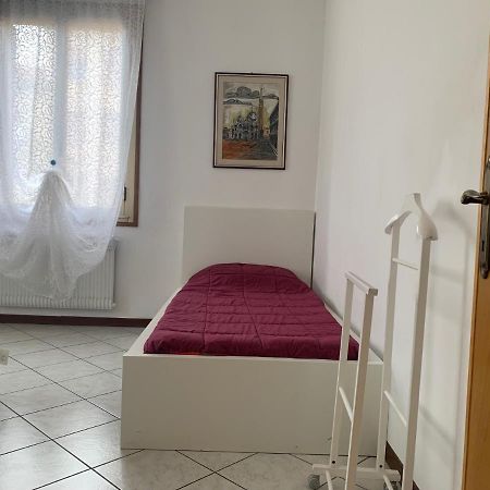 Little And Cozy Flat Near Venice Marghera Exteriör bild